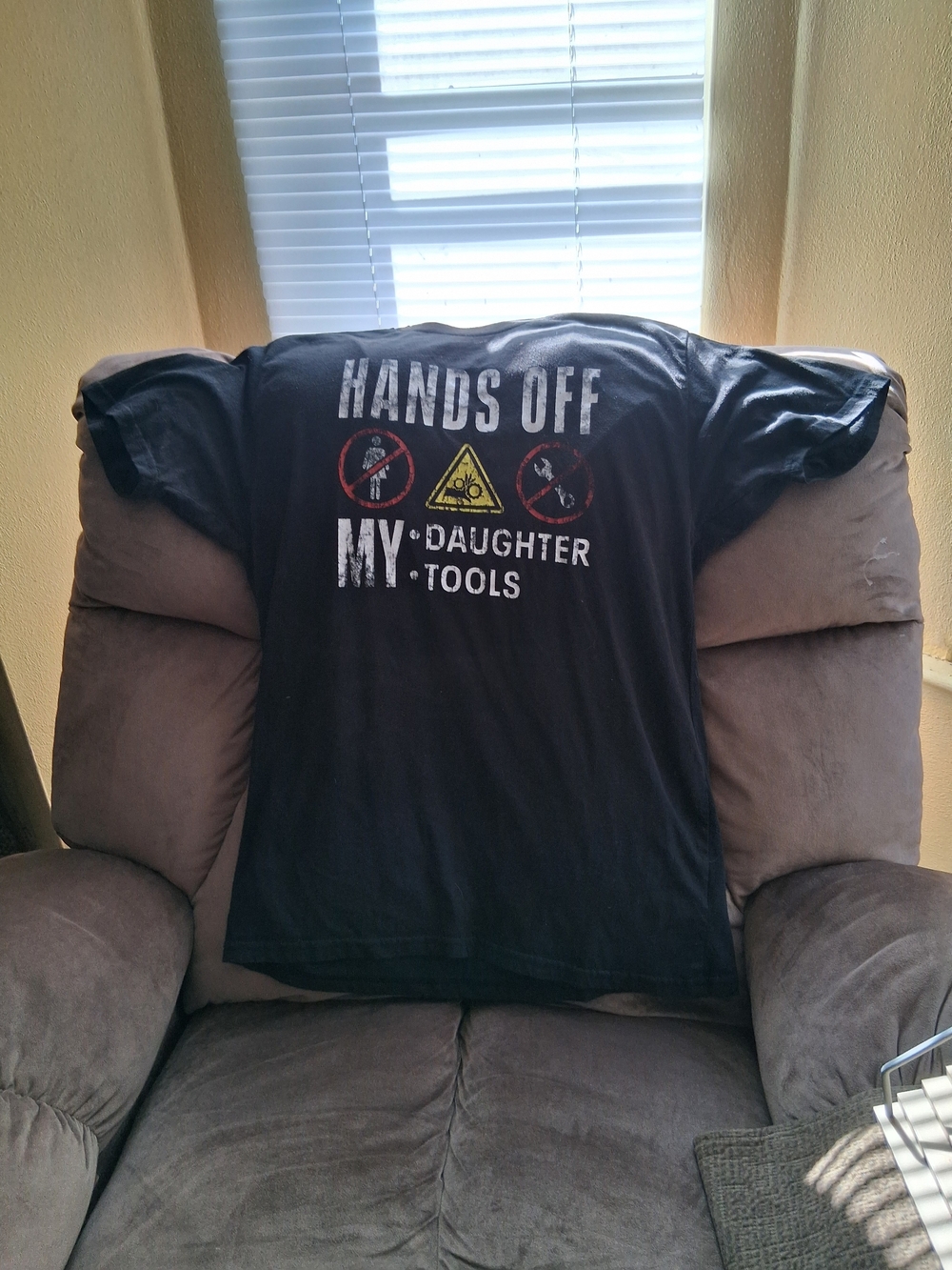 Hands Off My Daughter Tools Graphic  T-Shirt - Black Size Large
